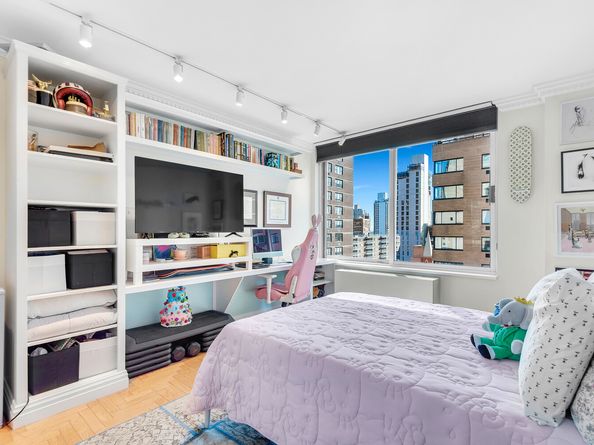 170 East 87th Street E14A, New York NY 10028