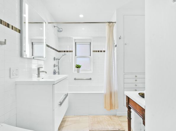 268 East Broadway A1706, New York NY 10002