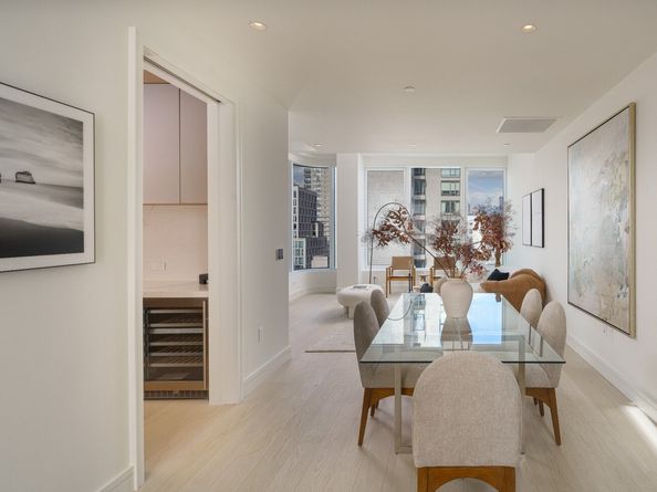 200 East 20th Street 16B, New York NY 10003