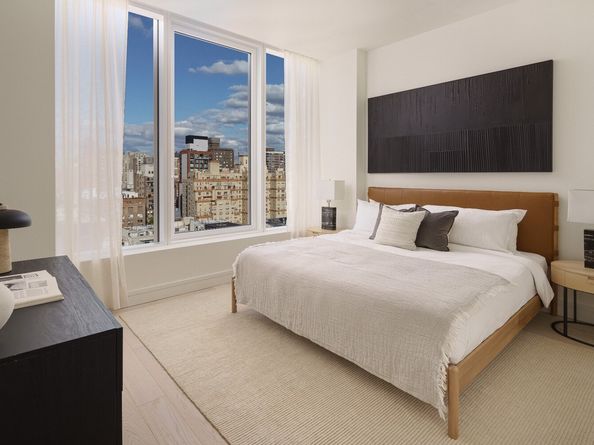 200 East 20th Street 16B, New York NY 10003