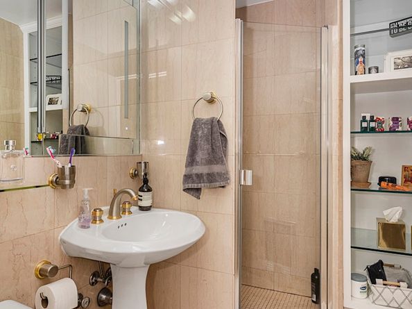 25 Sutton Place S 20J, New York NY 10022