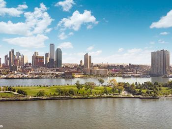 25 Sutton Place S