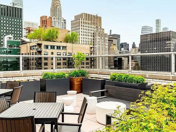 300 East 40th Street 19L, New York NY 10016
