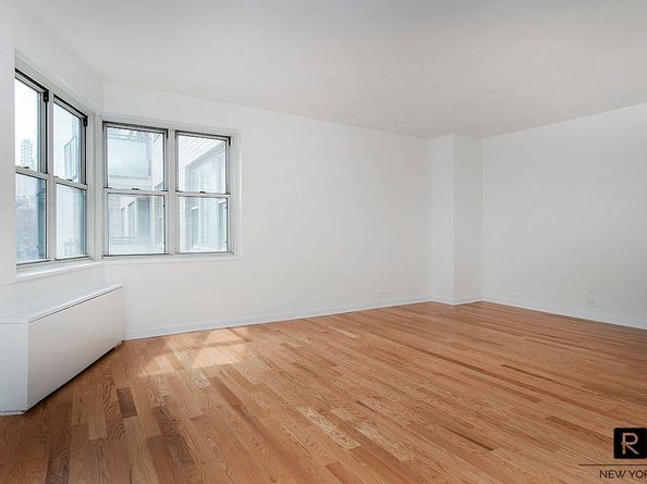 300 East 40th Street 19L, New York NY 10016