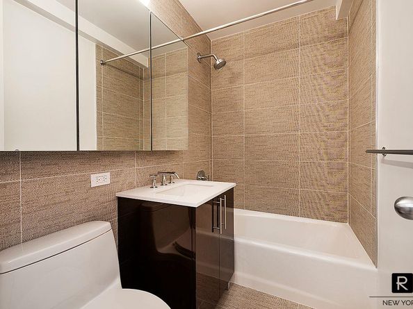 300 East 40th Street 19L, New York NY 10016