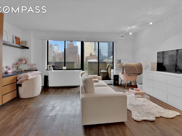 408 8th Avenue 8B, New York NY 10001