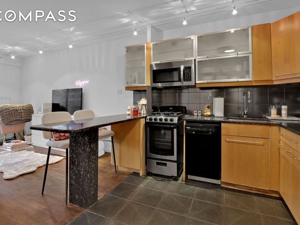 408 8th Avenue 8B, New York NY 10001