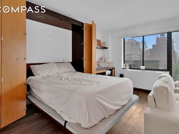 408 8th Avenue 8B, New York NY 10001