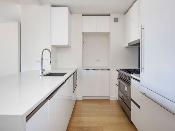 301 West 53rd Street 13E, New York NY 10019