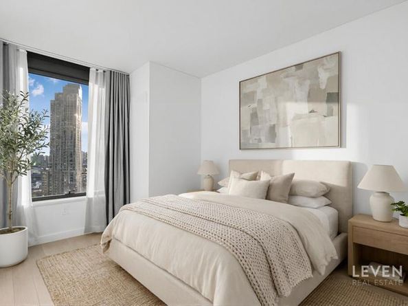 3 Court Square 2010, Queens NY 11101