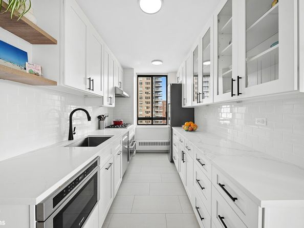 171 East 84th Street 22C, New York NY 10028