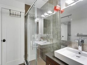 212 East 48th Street 2B, New York NY 10017