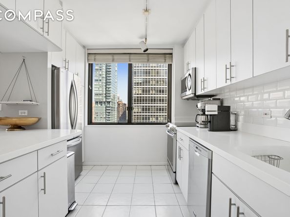 300 East 54th Street 29H, New York NY 10022