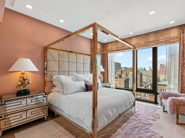 200 East 21st Street 19A, New York NY 10010