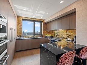 200 East 21st Street 19A, New York NY 10010