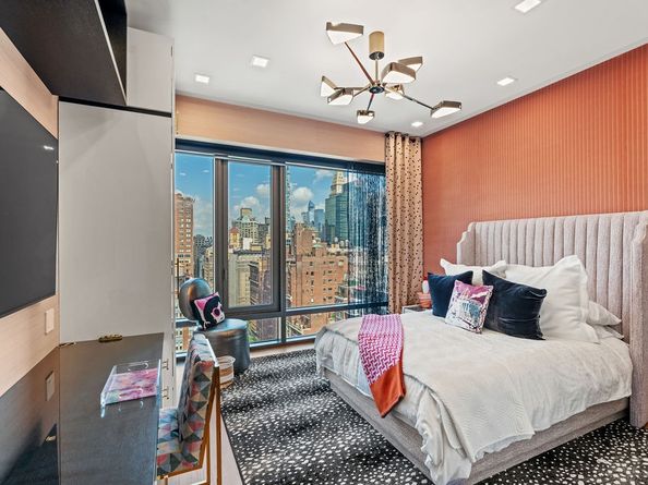 200 East 21st Street 19A, New York NY 10010