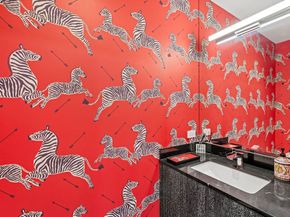 200 East 21st Street 19A, New York NY 10010
