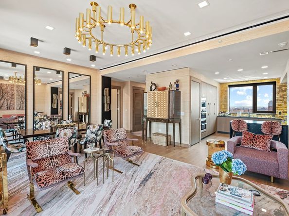 200 East 21st Street 19A, New York NY 10010