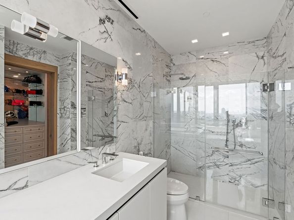 200 East 21st Street 19A, New York NY 10010