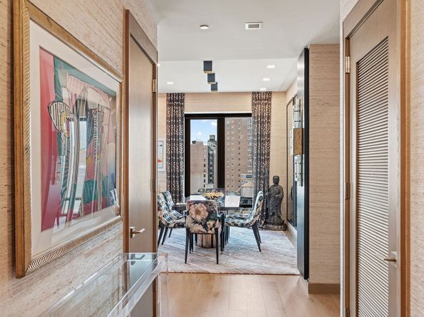 200 East 21st Street 19A, New York NY 10010