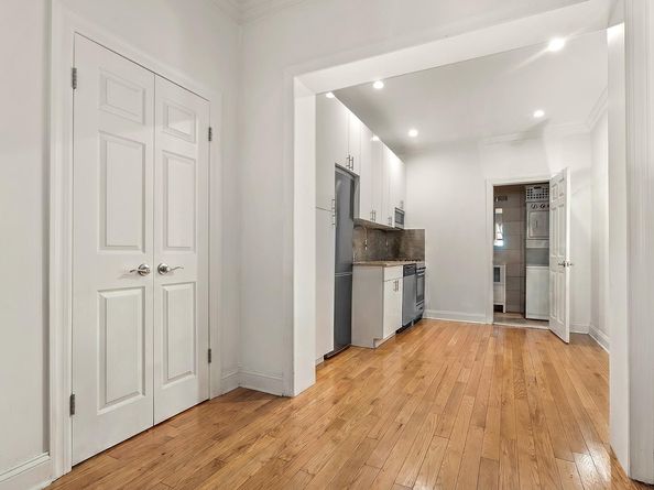 216 3rd Avenue, New York NY 10003