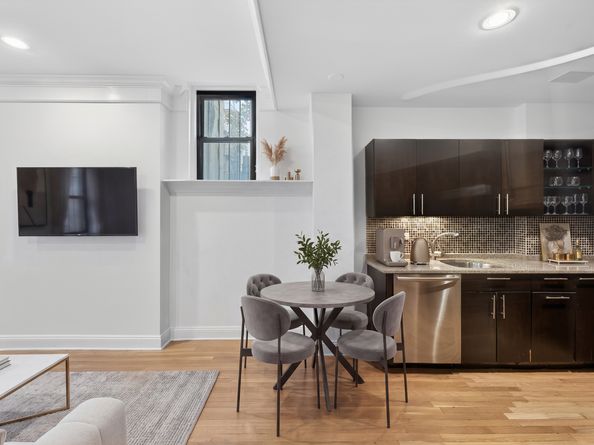 13 Downing Street 1BC, New York NY 10014