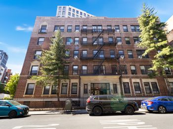 400 Lincoln Place