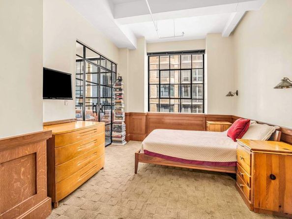 335 West 38th Street 11, New York NY 10018