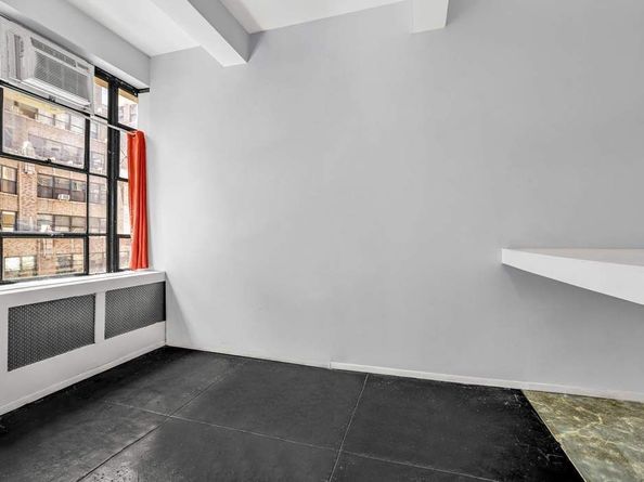335 West 38th Street 11, New York NY 10018