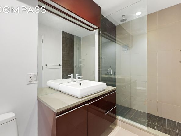 2-26 50th Avenue 10F, Queens NY 11101