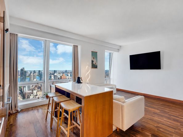 400 5th Avenue 45B, New York NY 10018