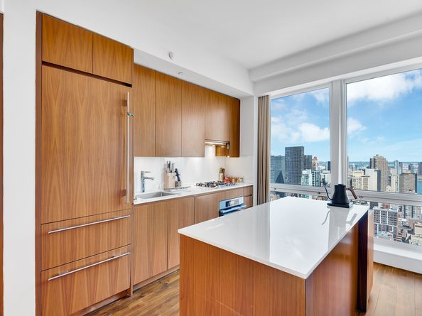 400 5th Avenue 45B, New York NY 10018