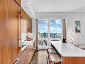 400 5th Avenue 45B, New York NY 10018