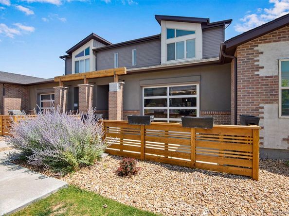 19570 E Sunset Circle, Aurora CO 80015