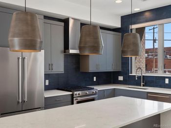 73 W 10th Avenue