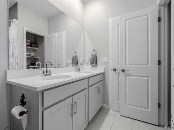 23652 E 40th Avenue, Aurora CO 80019