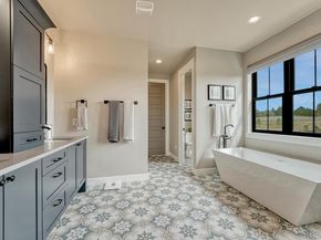 Undisclosed Address #2846047, Aurora CO 80016