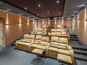 Undisclosed Address #ML82038799, Los Altos Hills CA 94022