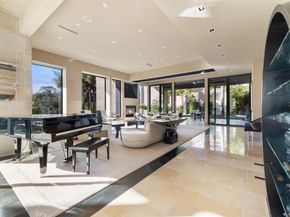 Undisclosed Address #ML82038799, Los Altos Hills CA 94022