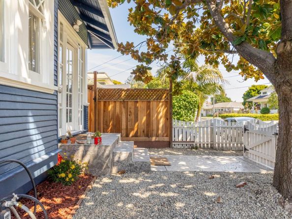 1124 Laurel Street, Santa Cruz CA 95060