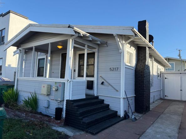 5217 Bancroft Avenue, Oakland CA 94601