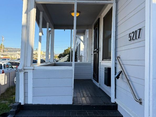 5217 Bancroft Avenue, Oakland CA 94601