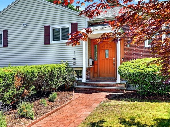 32 Bobolink Rd, Wellesley MA 02481