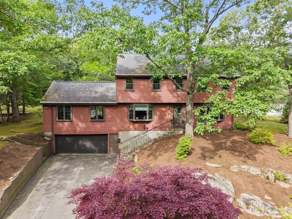 37 Michele Ln, Braintree MA 02184