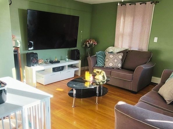 9 Summit Ave, Saugus MA 01906
