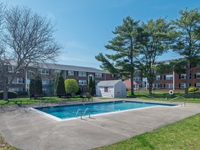 2 Tara Dr 11, Weymouth MA 02188