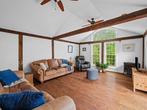 10 Maple, Sturbridge MA 01566