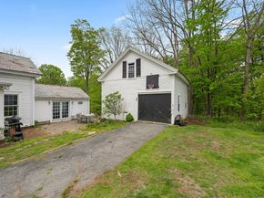 10 Maple, Sturbridge MA 01566