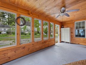 10 Maple, Sturbridge MA 01566