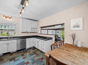 10 Maple, Sturbridge MA 01566